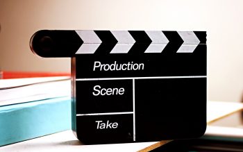 Filmklipper stående.